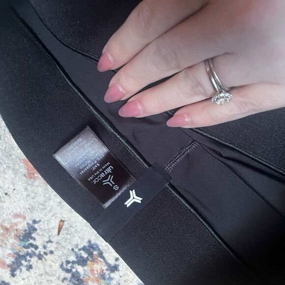 ULTRACOR Leggings Size Small EUC Red Blue Smooth Sleek Yoga - Picture 5 of 7